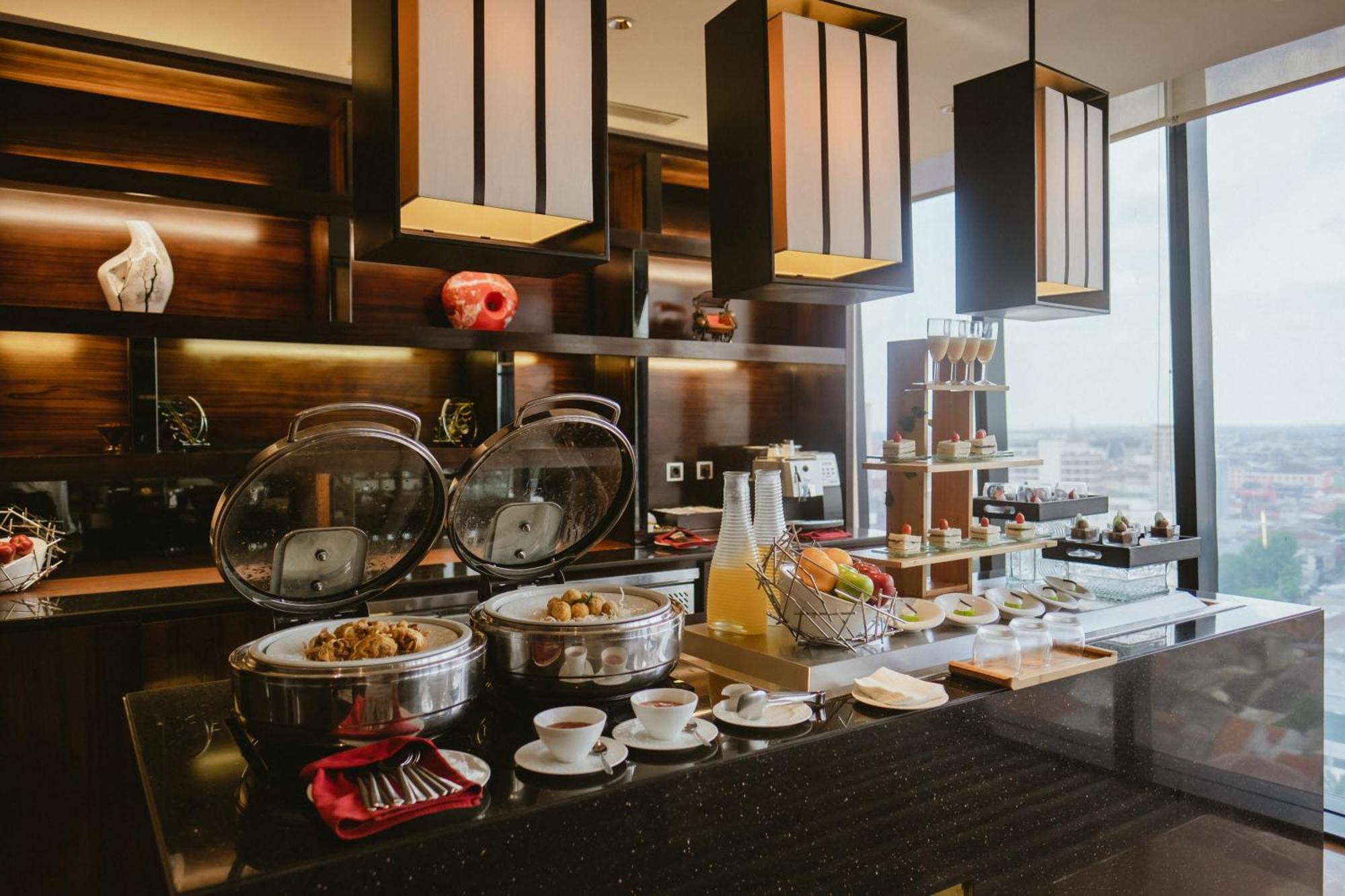 Po Hotel Semarang Eksteriør billede