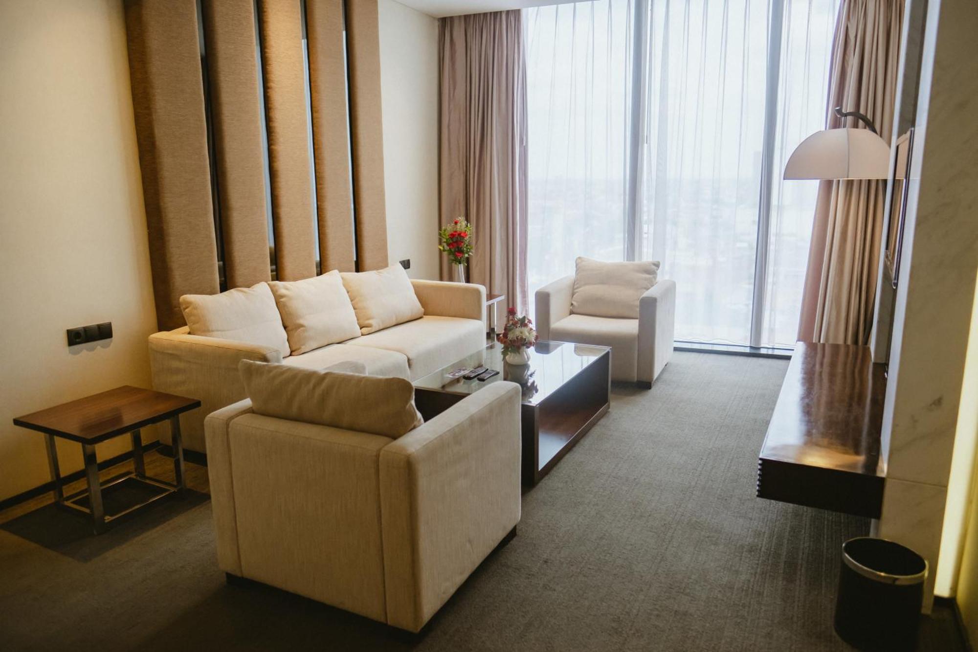 Po Hotel Semarang Eksteriør billede