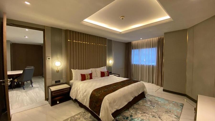 Po Hotel Semarang Eksteriør billede
